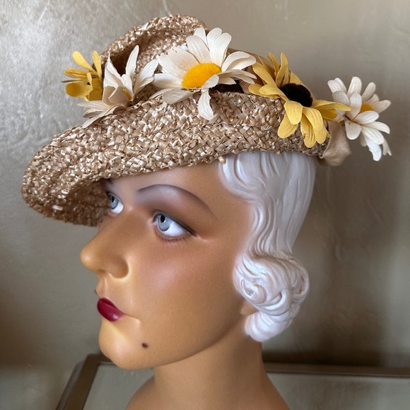 UNIQUE 1930s' BEIGE STRAW & GROSGRAIN ASYMMETRICAL HAT + FABRIC "DAISIES" - Picture 7 of 12